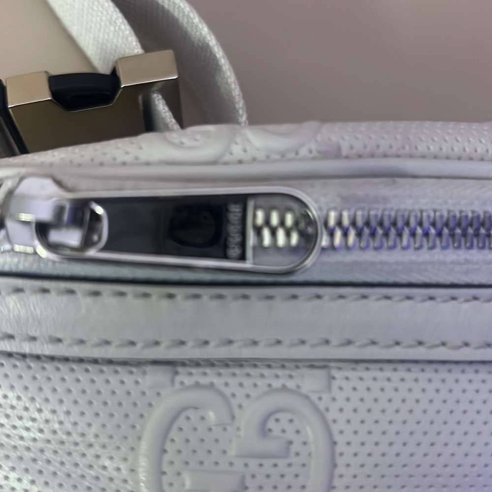 Gucci embossed belt purse😍 - Picture 3 of 8